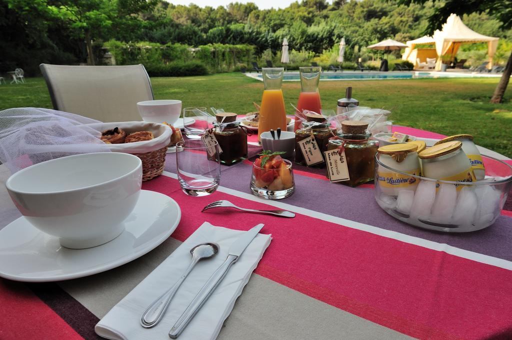 Mas De Lure Bed & Breakfast Salon-de-Provence Eksteriør bilde