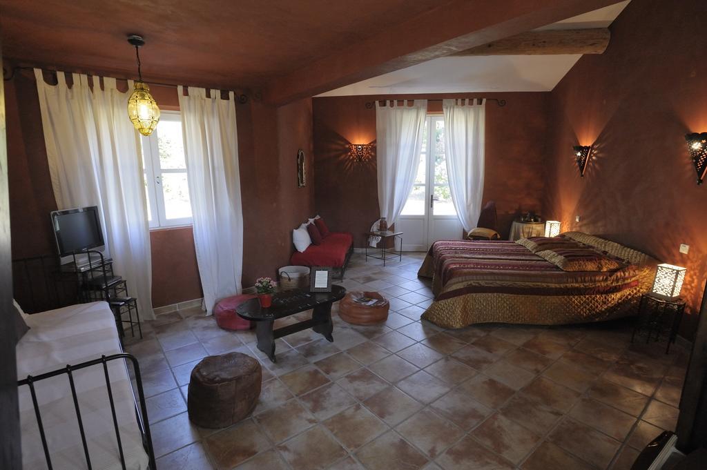 Mas De Lure Bed & Breakfast Salon-de-Provence Eksteriør bilde