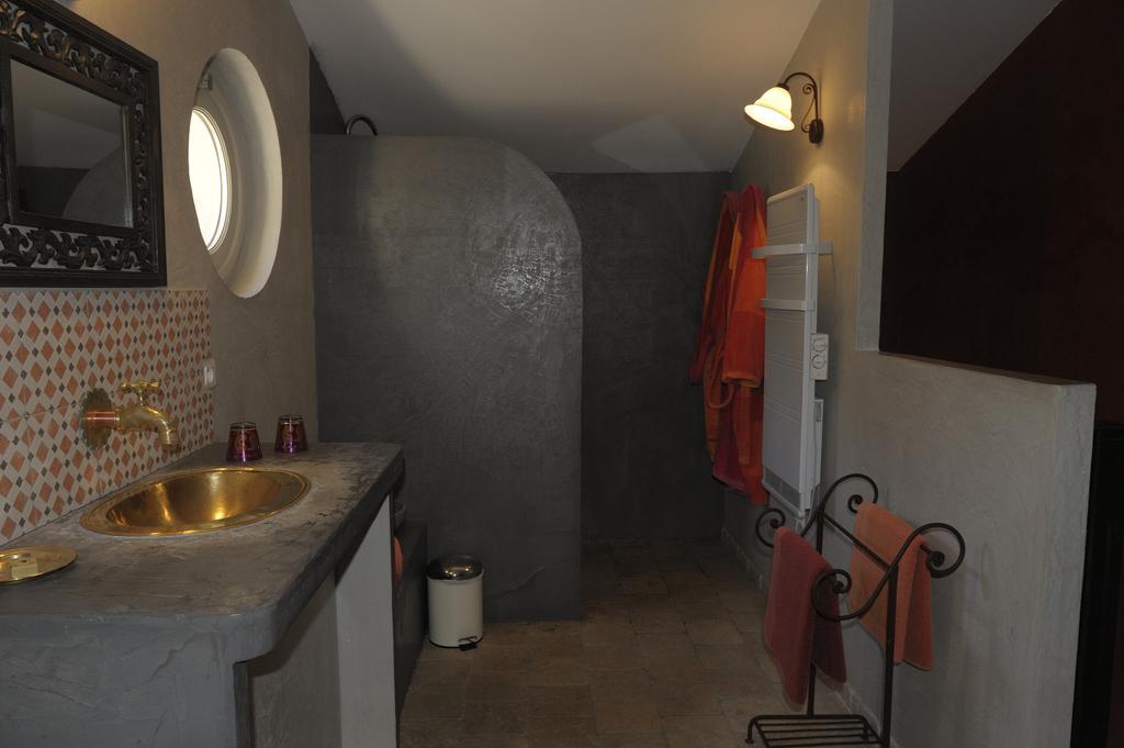 Mas De Lure Bed & Breakfast Salon-de-Provence Eksteriør bilde