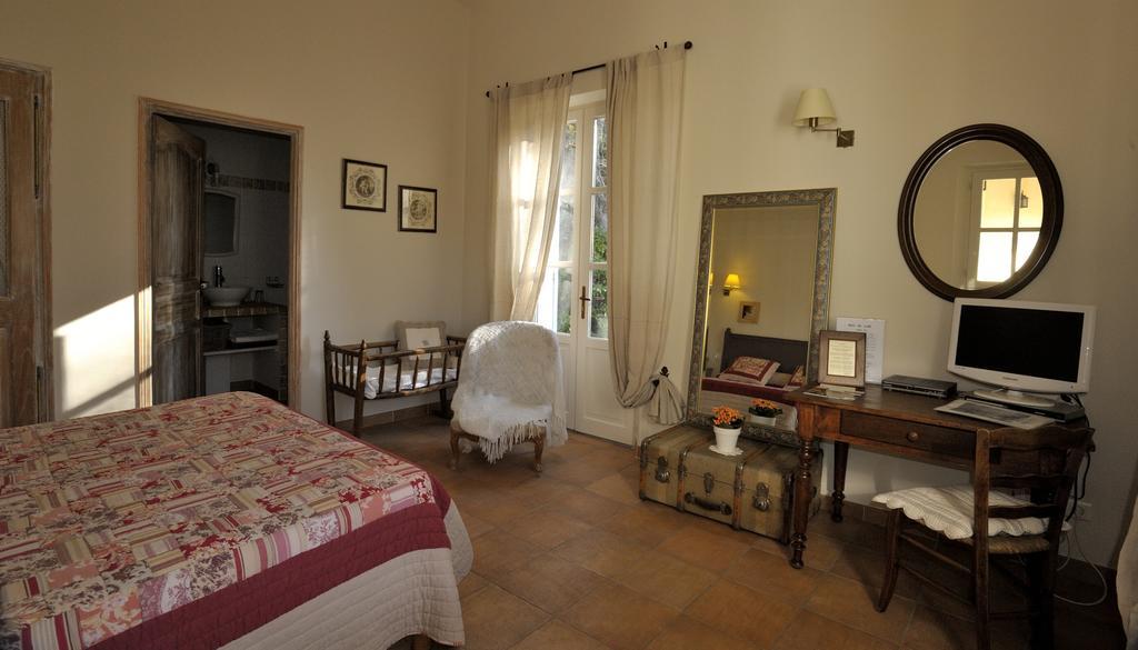 Mas De Lure Bed & Breakfast Salon-de-Provence Eksteriør bilde